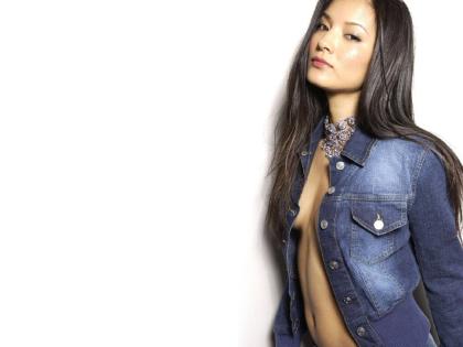 kelly-hu