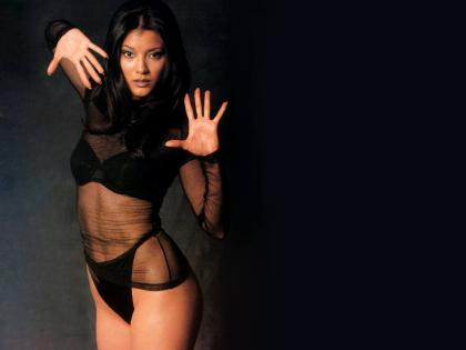 kelly-hu