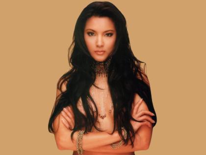 kelly-hu