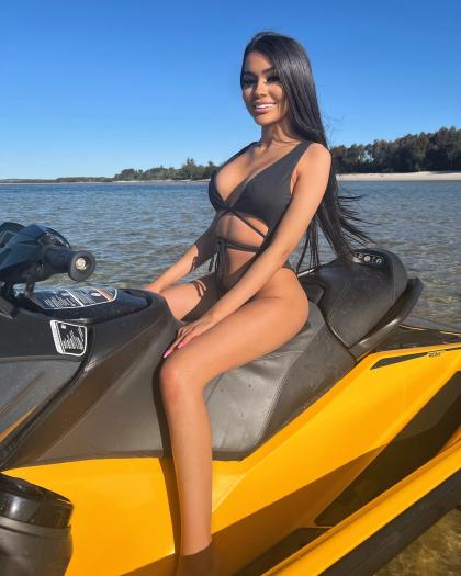 yasmine_eve
